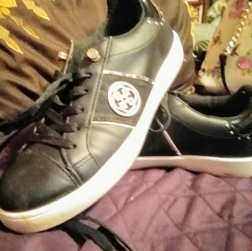 Daisey Fuentes black leather shoes